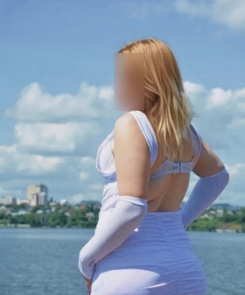 Каждая встреча со мной - это настоящий праздник страсти и удовольствия. У меня ты найдешь все, что ты искал. Мои услуги включают классический секс, оральные ласки, эротический массаж и многое другое. Моя красивая внешность и нежное тело покорят тебя с первого взгляда. Не веришь? Посмотри на мои фото - они говорят сами за себя. Живу в Москве, и готова подарить тебе незабываемые мгновения удовольствия. Позвони мне и дай мне возможность позаботиться о тебе. 🌹❤️💋 Викушка