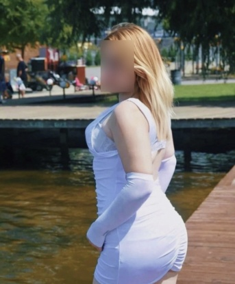 Каждая встреча со мной - это настоящий праздник страсти и удовольствия. У меня ты найдешь все, что ты искал. Мои услуги включают классический секс, оральные ласки, эротический массаж и многое другое. Моя красивая внешность и нежное тело покорят тебя с первого взгляда. Не веришь? Посмотри на мои фото - они говорят сами за себя. Живу в Москве, и готова подарить тебе незабываемые мгновения удовольствия. Позвони мне и дай мне возможность позаботиться о тебе. 🌹❤️💋 Викушка